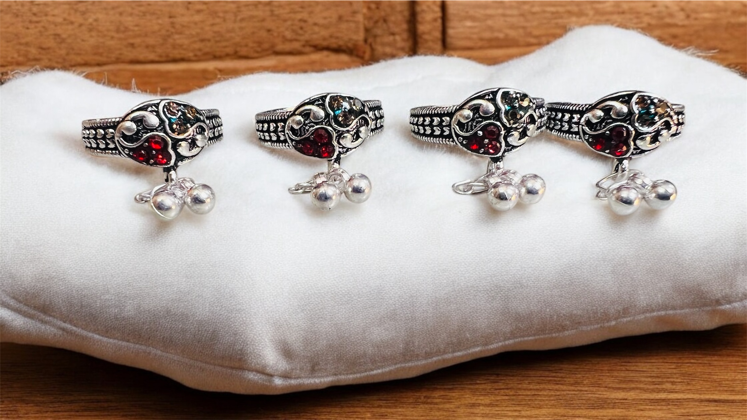 Silver Plated Toe ring Bichua Bichiya Challa designer stone toe rings 2 Pair (4Pcs)